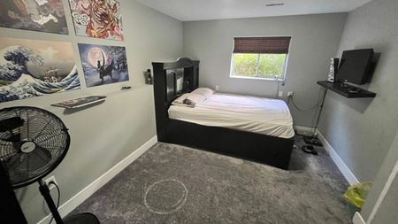 Large Ground Floor Unit - Photo 2