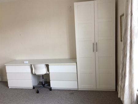 3 bedroom House To Let - Photo 5