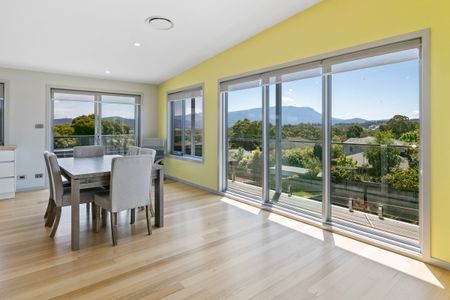 Modern home with amazing views - Photo 4