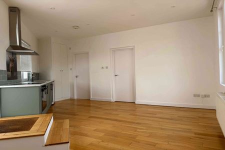1 Bedroom - Photo 5