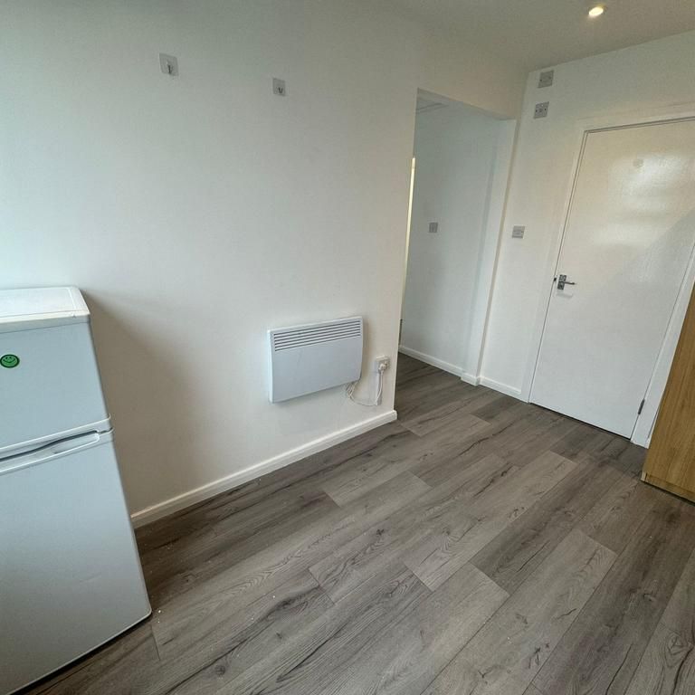 Studio to rent - Photo 1