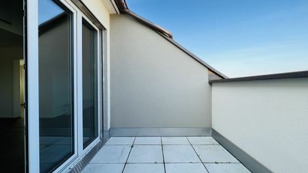 Totalsanierte 2.5-Zimmer-Wohnung mit Balkon und eigenem Waschturm - Foto 4