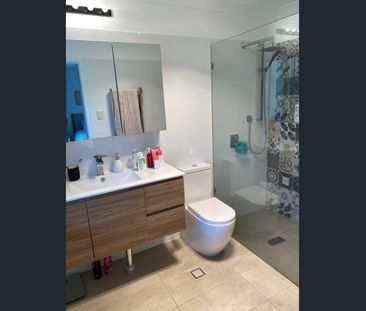 Stunning Spacious Three Bedrooms Townhouse with Entertainment backy... - Photo 2