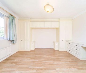 4 bedroom detached house to rent - Photo 3