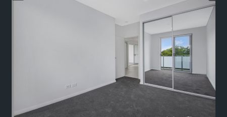 Comfortable & Convenient: Quality Living in an Ideal Location - Photo 2