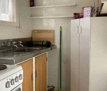 Cosy One Bedroom Unit - Photo 1