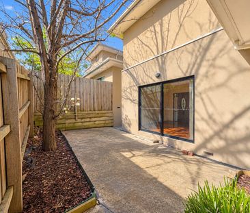 Stylish 3-Bedroom Townhouse in Doncaster East - Photo 6