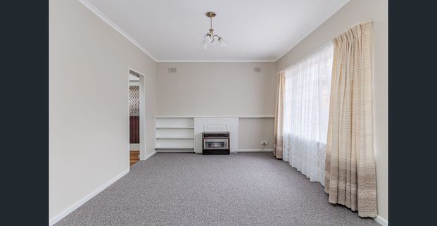 Character & charm, this one has it all! - Photo 1