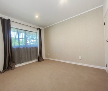 Sunny Two Bedroom Family Home in Peaceful Birkdale - Photo 2