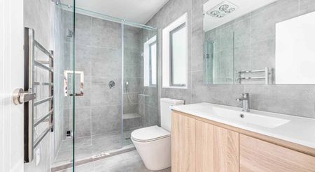 Modern 4 Bedrooms + Internal Access Garage - Photo 5