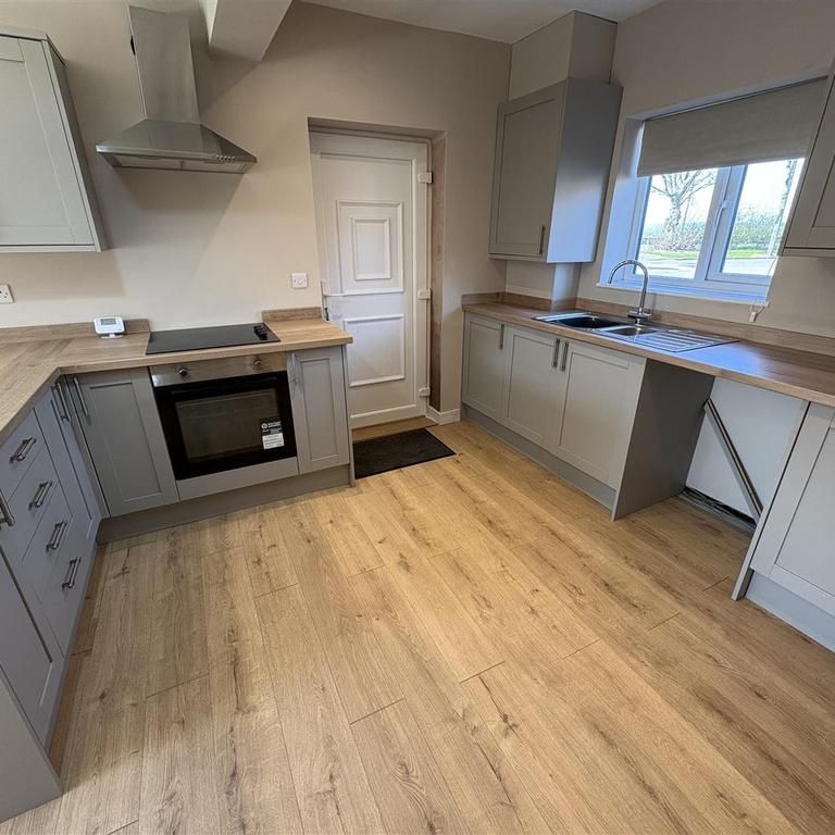 3 bedroom semi-detached house to rent - Photo 1