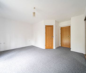 Reris Grange Close, Milford, Godalming, Surrey, GU8 - Photo 4