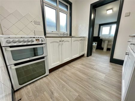 Barnes Crescent, Bournemouth, Dorset, BH10 - Photo 5