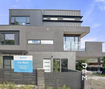 Luxurious Townhouse Living with Cutting-Edge Features - Photo 3