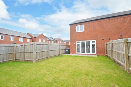 3 bedroom semi-detached house to rent - Photo 5