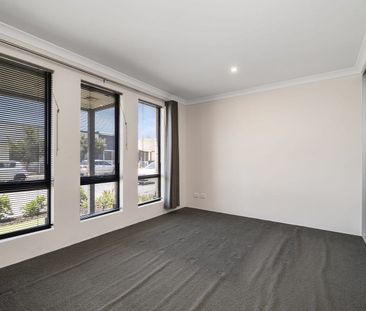 Easy Living in a Handy Location! - Photo 4