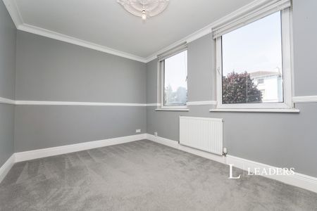 4 bedroom house to rent East Approach Drive, Gloucestershire, Cheltenham, GL52 - Photo 3