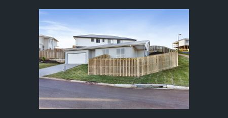 Modern Family Home with Double Garage - Photo 2