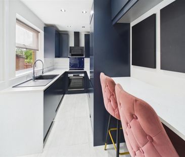 2 bedroom Terraced House to rent - Photo 4