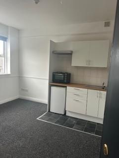 1 bedroom house of multiple occupation to rent - Photo 2