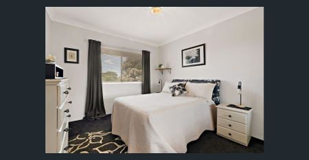 Charming Unit with Lifestyle Convenience in Carlton - Photo 5