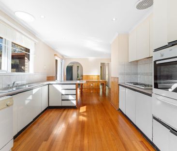 Spacious Family Living in a Prime Location - Photo 3
