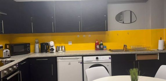 Unfurnished - Photo 2