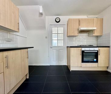 4 bedroom terraced house to rent - Photo 6