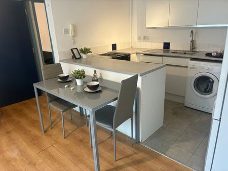 2 Bed Flat, Marquis Street, LE1 - Photo 2