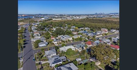 Family Entertainer on Impressive 1,012sqm Block - Photo 3