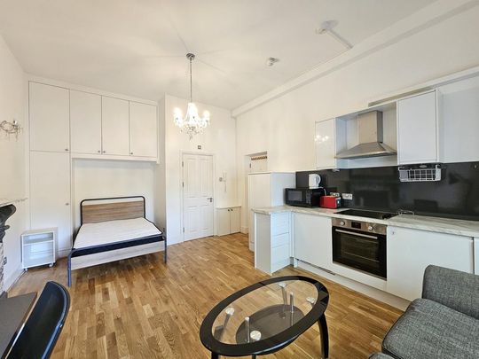 Studio to rent - Photo 1