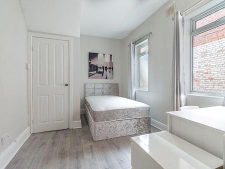 3 bedroom ground floor flat to rent - Photo 5