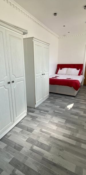 1 Bed Flat, Fleetwood Road, NW10 - Photo 1