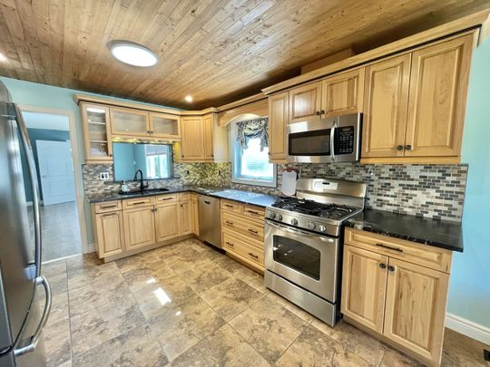 For Lease - 241 Emms Drive Unit# Upper, Barrie, Ontario - Photo 1