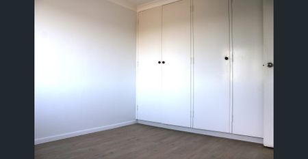 Freshly Painted, Spacious Two-Bedroom Unit in the Heart of Ashgrove - Photo 2