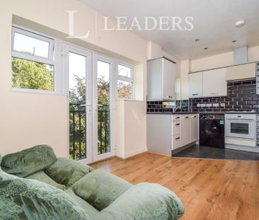 2 bedroom flat to rent - Photo 2