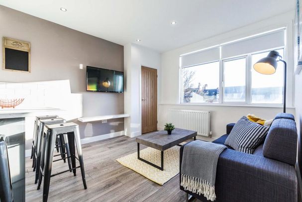 4 bedroom flat to rent - Photo 1