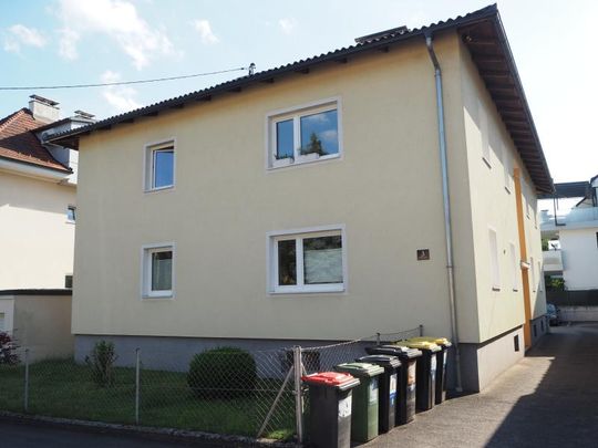 Auberg! Hübsche, generalsanierte 2-Zimmer-Wohnung im OG eines 8-Parteienhauses, Küche gegen Ablöse, inkl. Parkplatz! - Photo 1