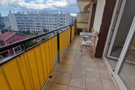 Location 3 pièces MEUBLÉ – Dernier étage – Vue dégagée - Photo 2