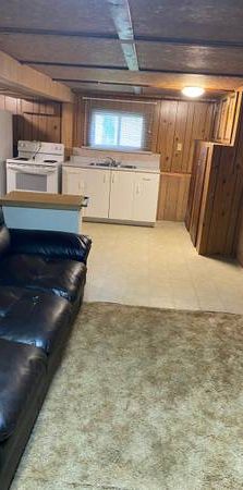 One bedroom basement - Photo 1