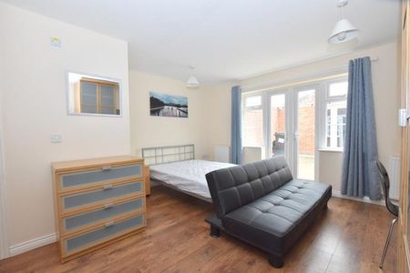 3 bedroom semi-detached house to rent - Photo 4