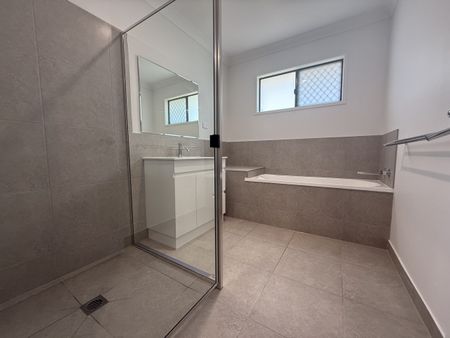 BEAUTIFUL 4 BEDROOM NEW BUILD IN BUSHLAND BEACH - Photo 4
