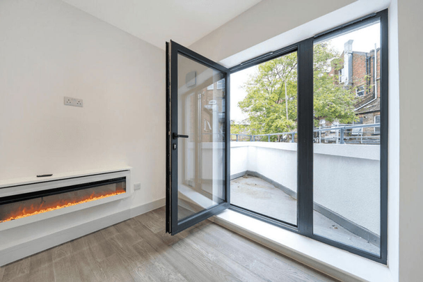 Norbury Crescent, London, SW16 - Photo 1