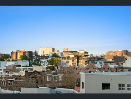 Modern Light-Filled Studio in Prime Surry Hills Location - Photo 4