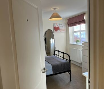 Room 4, Willowbrook, Great George Street, Godalming - Photo 4