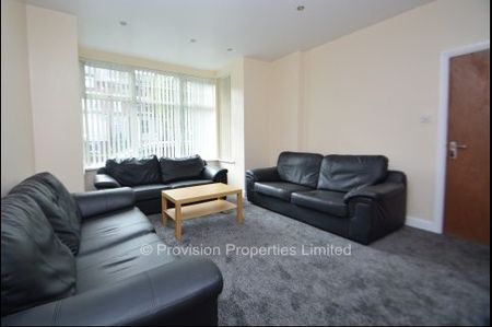 8 Bedroom Student Properties in Leeds - Photo 4