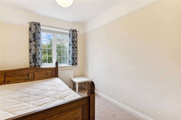 Two bedroom flat close to Clapham Common - Photo 1