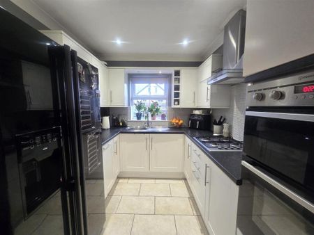 3 bedroom terraced house to rent - Photo 5