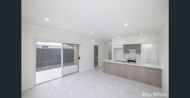 NEAT, CLEAN AND TIDY TOWNHOUSE IN NEW ESTATE!! - Photo 1