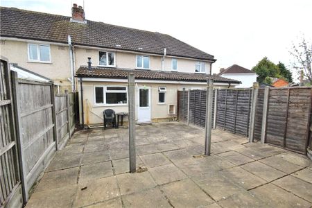 Magna Road, Englefield Green, Egham, Surrey, TW20 0PN - Photo 2